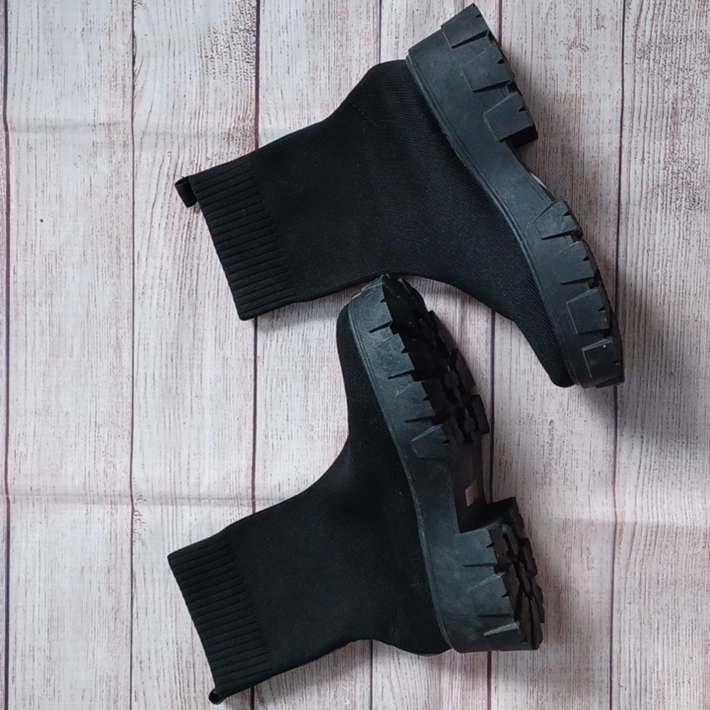 Mata shoes. Double Trouble chunky sock boots. Black. Woman's 6.